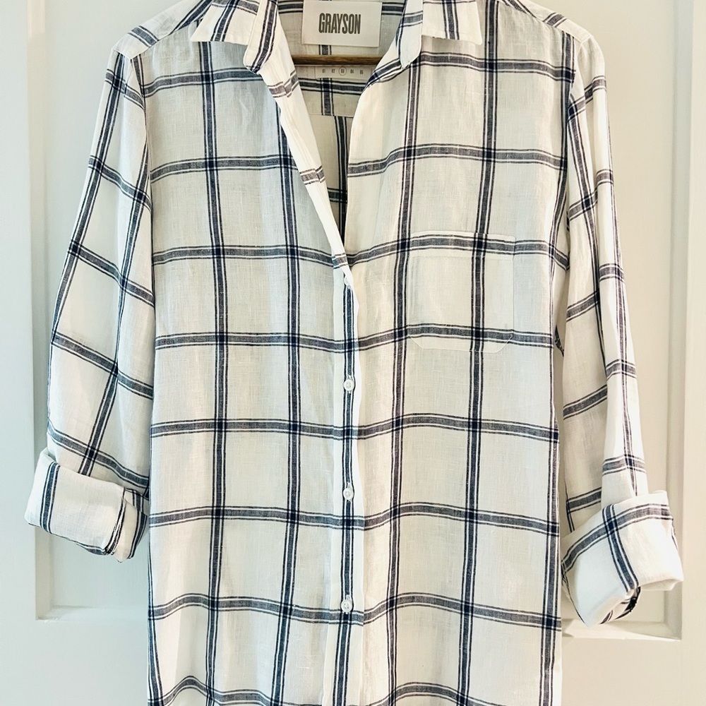GRAYSON Linen Button-Up Top - Picture 2 of 3